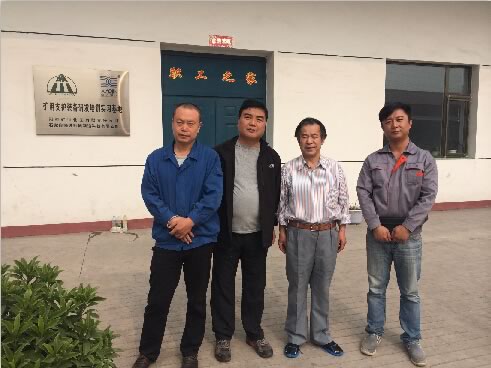 智利華商總會副會長參觀錨固劑自動(dòng)化生產(chǎn)線實(shí)習(xí)基地